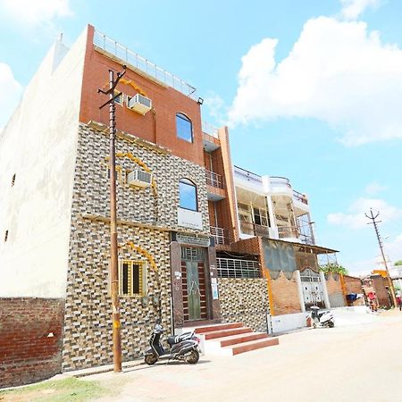 Oyo 44361 Shri Lajjaram Ashram Hotel Vrindavan Exterior photo