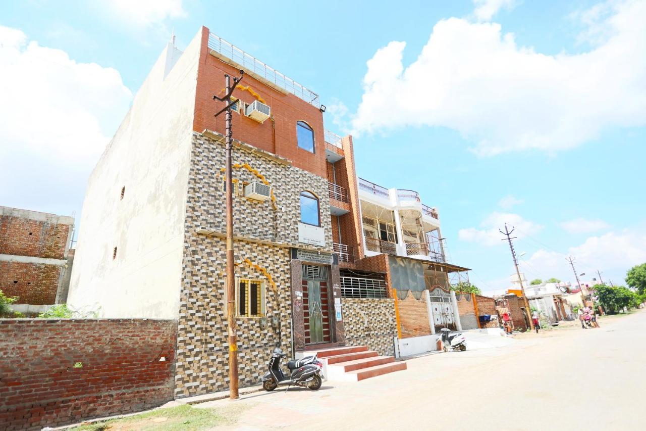 Oyo 44361 Shri Lajjaram Ashram Hotel Vrindavan Exterior photo