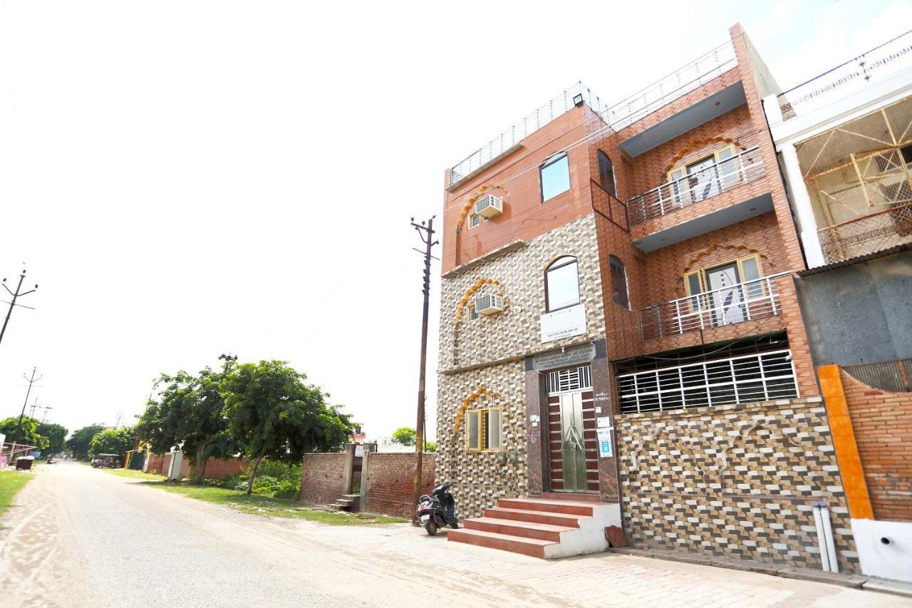 Oyo 44361 Shri Lajjaram Ashram Hotel Vrindavan Exterior photo